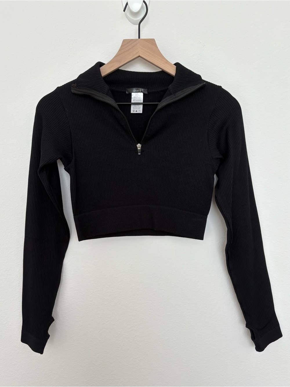 Black Ribbed Cropped Athletic Top/Jacket